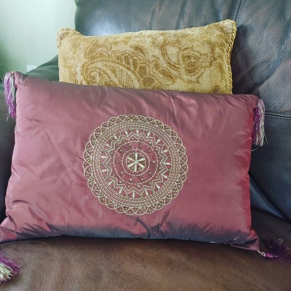 Burgundy Decorative Medallion Pillow 12 X 18 Tassels Global Made In India - Picture 2 of 4
